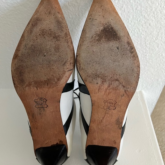 Black & White, extremely pointy & oh-so cool lace-up leather heel! - Picture 5 of 10
